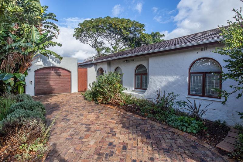 4 Bedroom Property for Sale in Constantia Western Cape